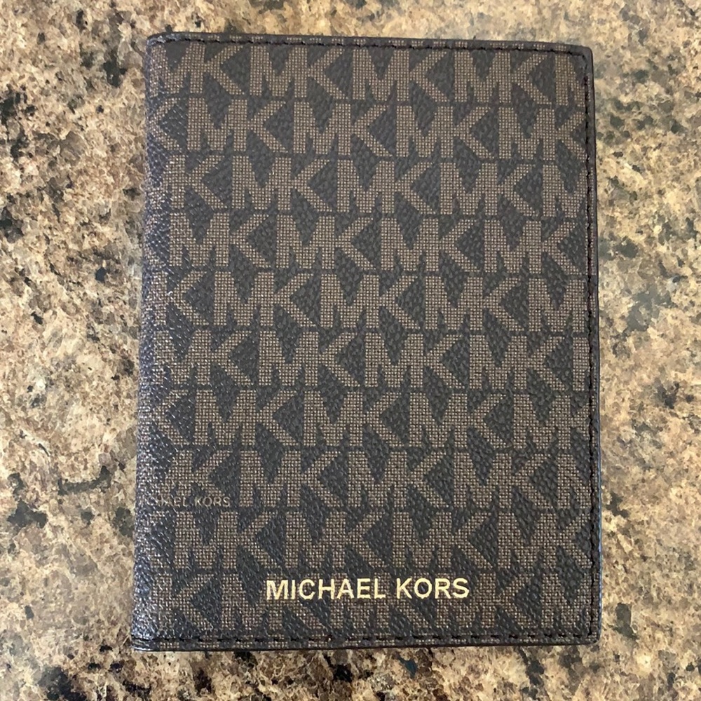 Michael Kors Jet Set Passport Wallet